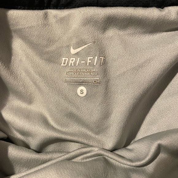 Nike Dri-Fit Women’s Running Shorts - Picture 6 of 10